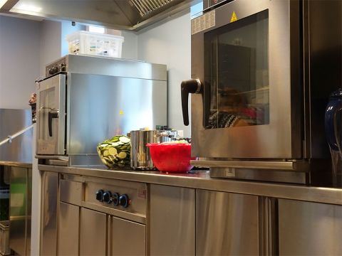 The new kitchen at the St. Leonhard daycare centre and the seasonal weekly menu plan of the nursery